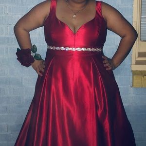 Beautiful red prom/homecoming dress 🤩♥️